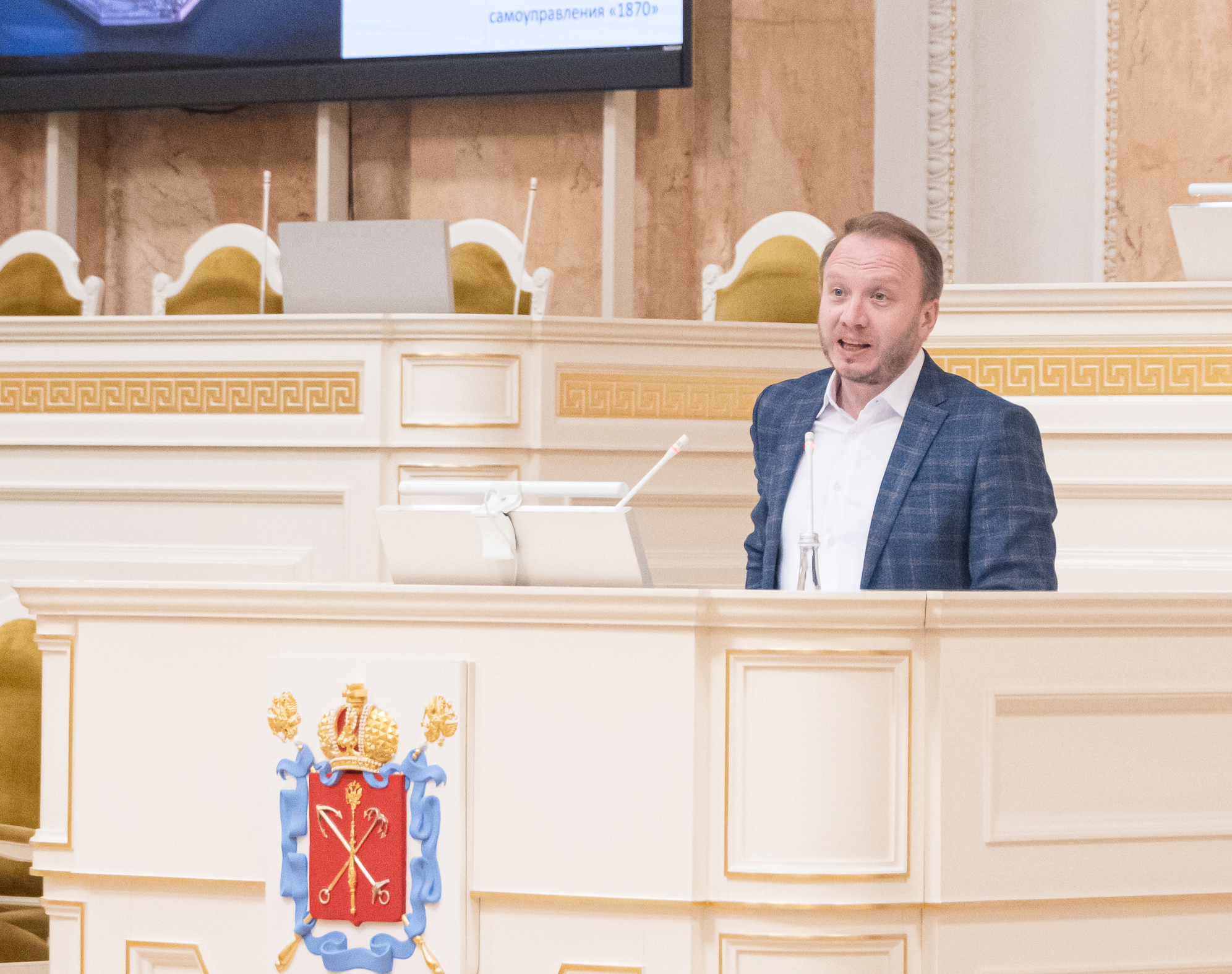 На трибуне петербургского парламента